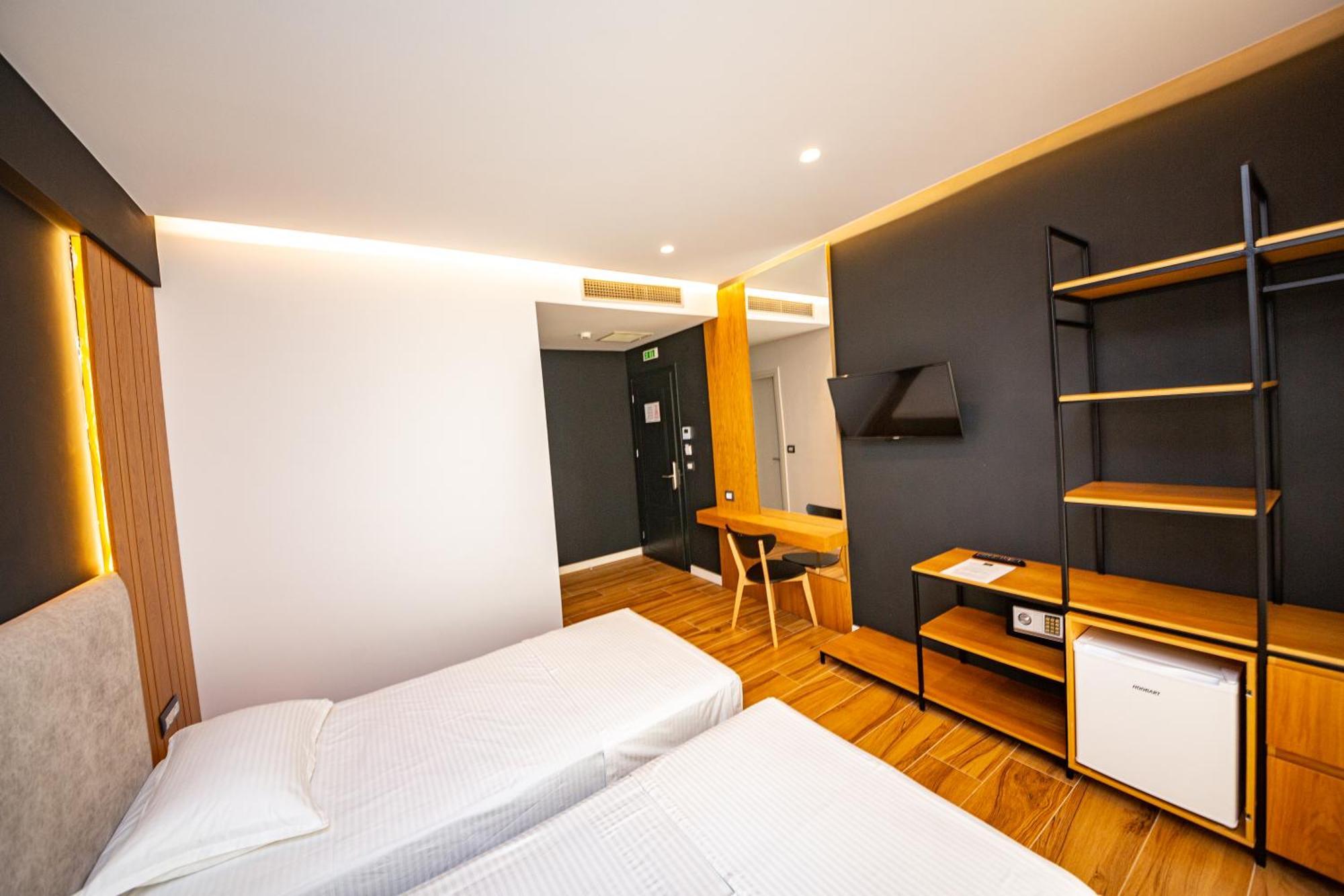 Adani Ksamil Chambre photo