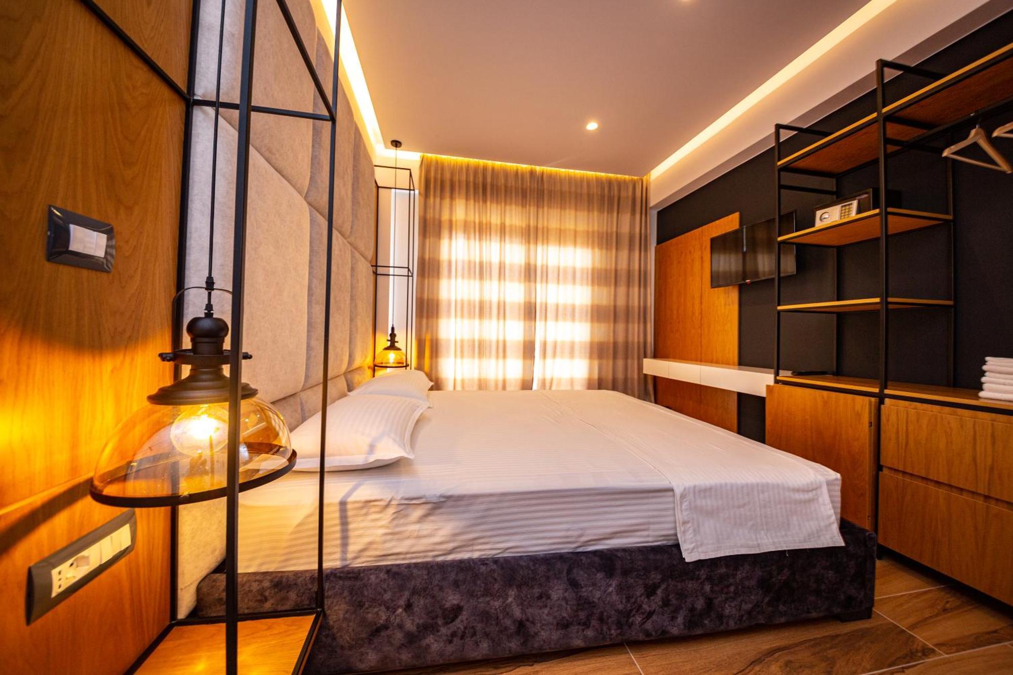 Adani Ksamil Chambre photo